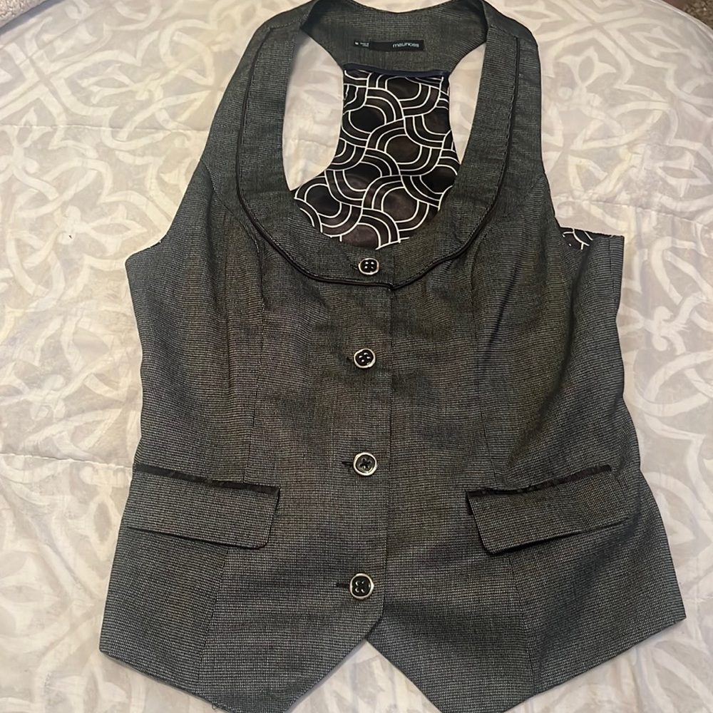 🤩Maurice’s Gray and Black Vest button down Medium